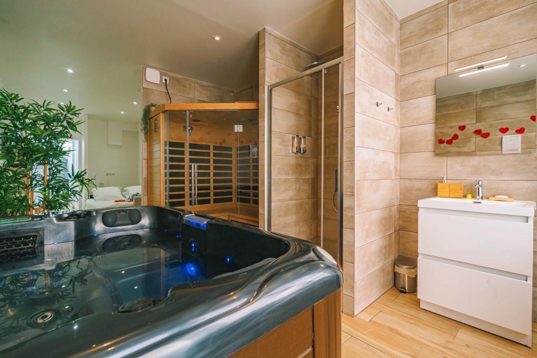 Appartement O Temps Suspendu Sauna Et Jacuzzi Reims